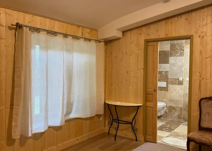 Chateau Eck Bed & Breakfast