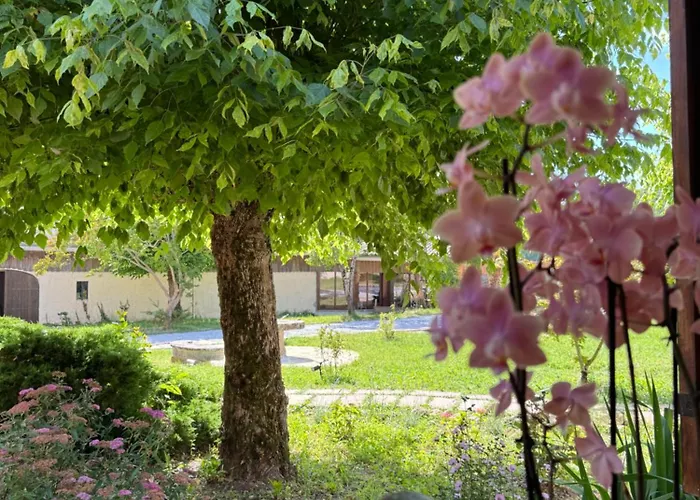 Chateau Eck Bed & Breakfast 3*