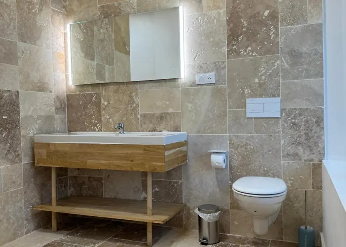 Chateau Eck Bed & Breakfast